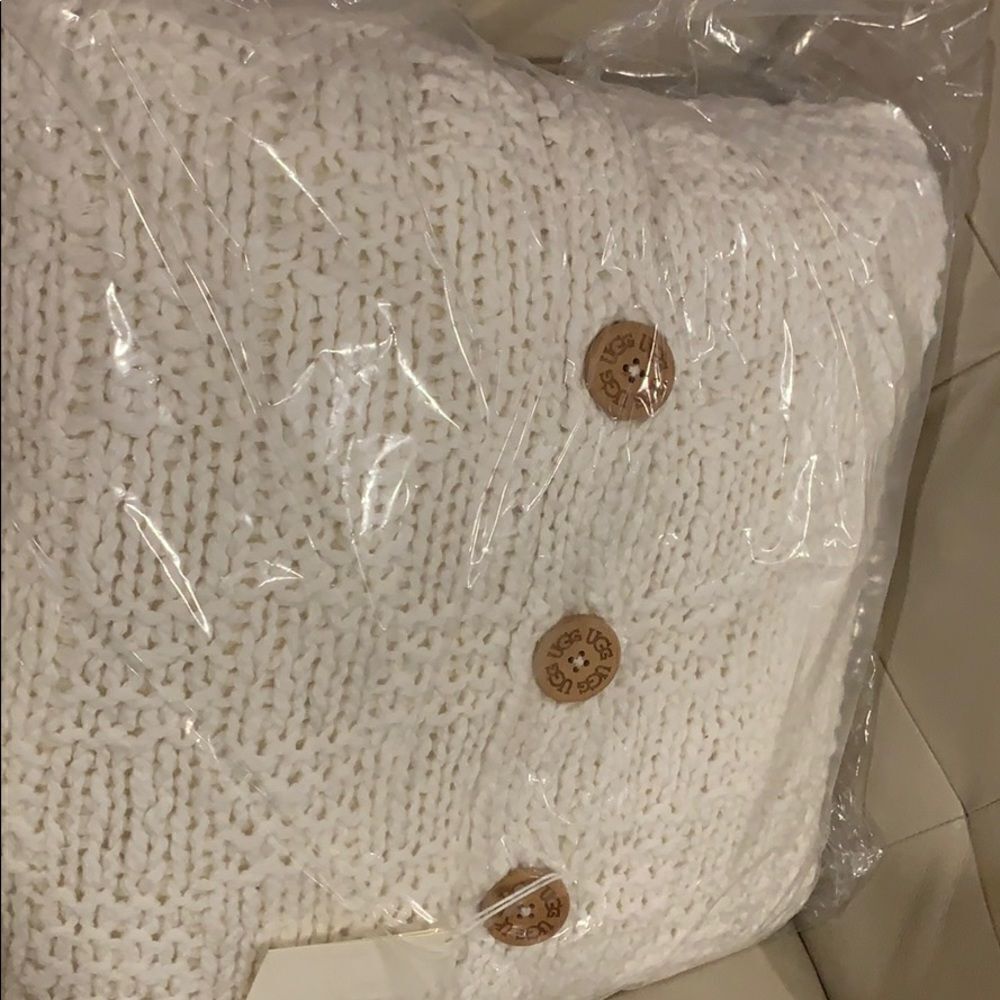 🎉Last Deal 🎉UGG Knitted chunky pillow🎉Last one 🎉
